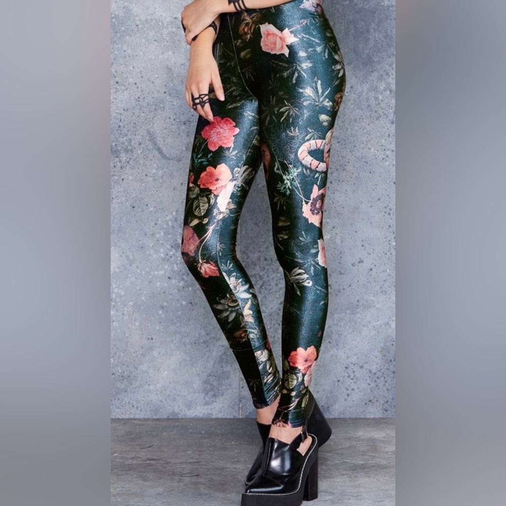Blackmilk velvet Dark Floral Leggings size medium